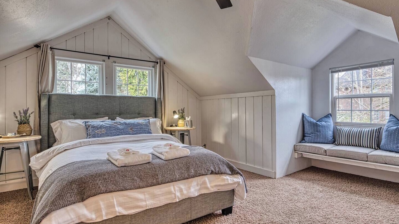 Photo of Bedroom in Amazon