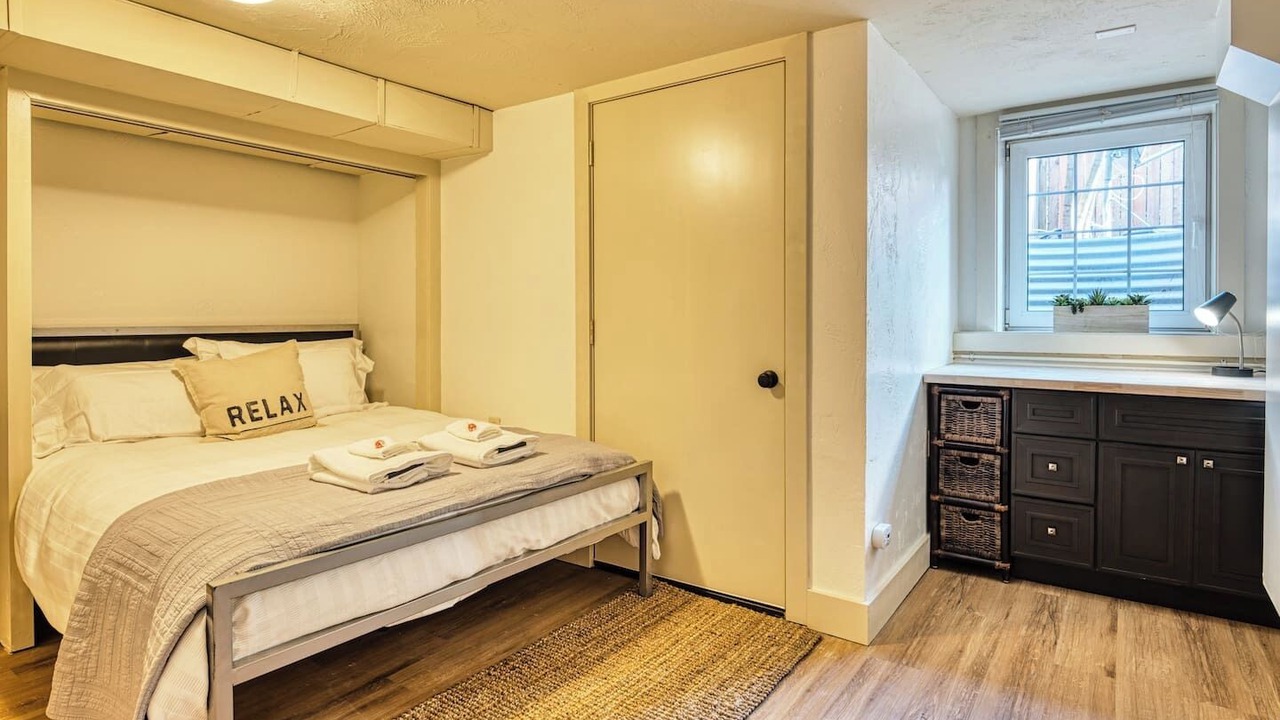 Photo of Bedroom in Amazon