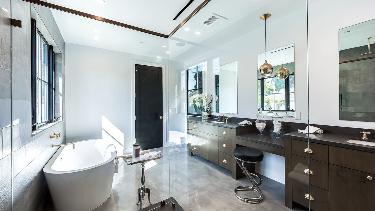 Photo of Bathroom in Valley Glen