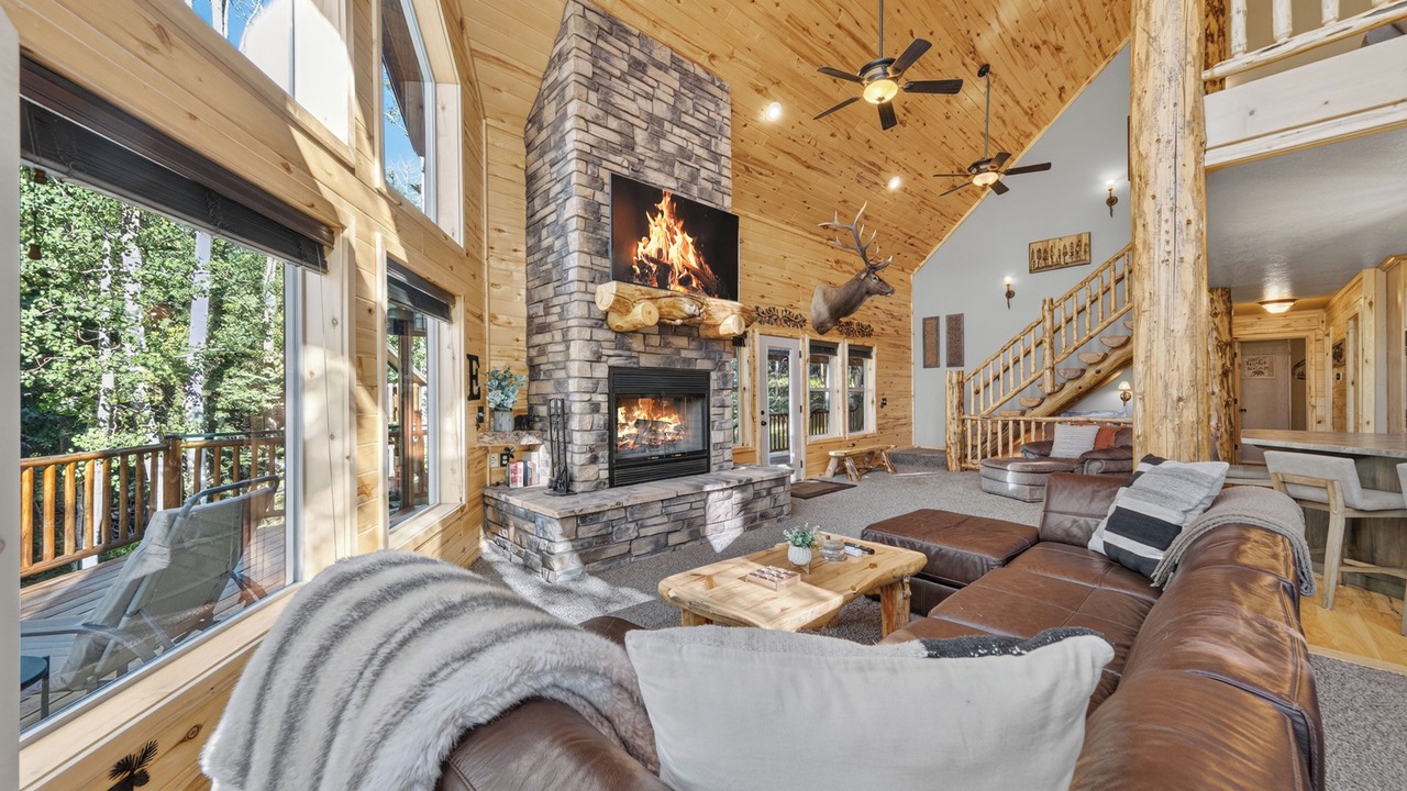 Photo of Livingroom in Mammoth Creek
