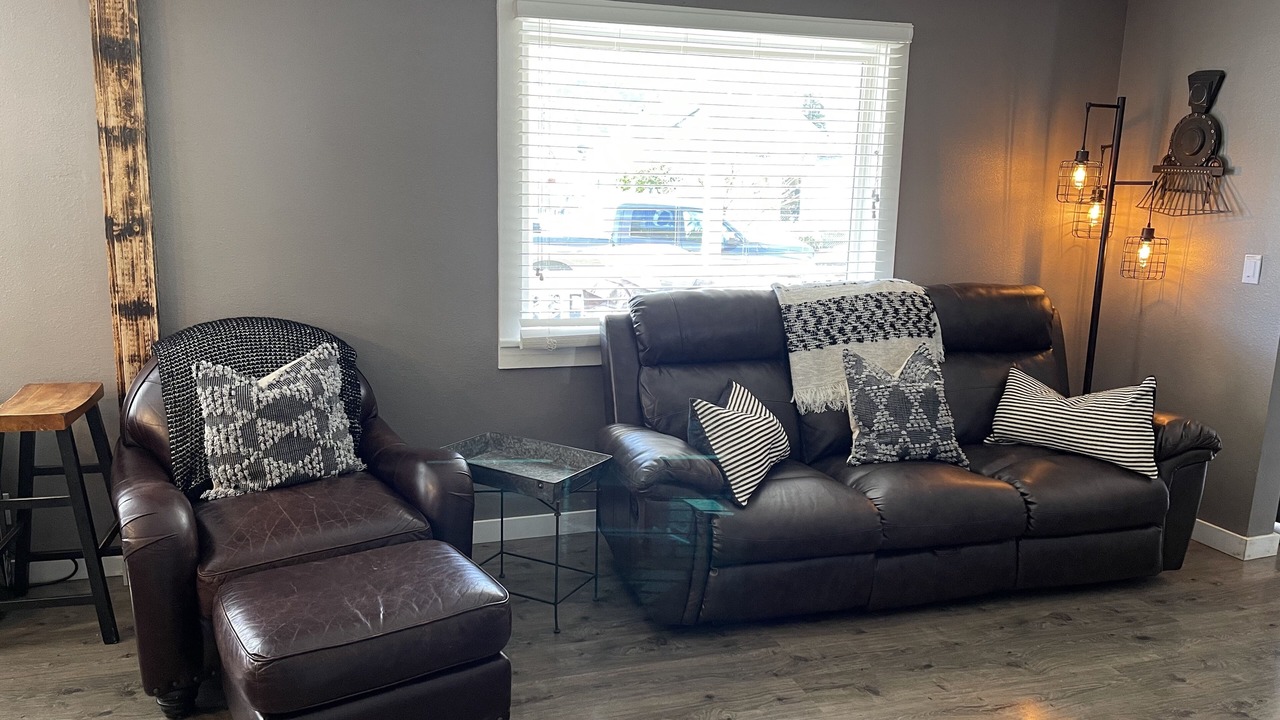 Photo of Livingroom in Oakridge