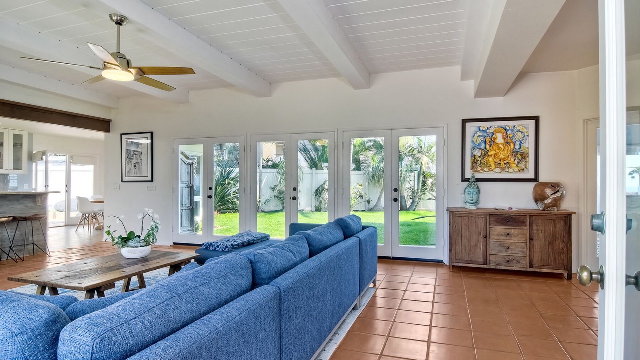 Photo of Livingroom in Cardiff-by-the-Sea