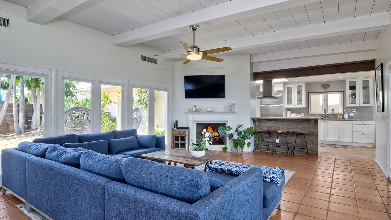 Photo of Livingroom in Cardiff-by-the-Sea