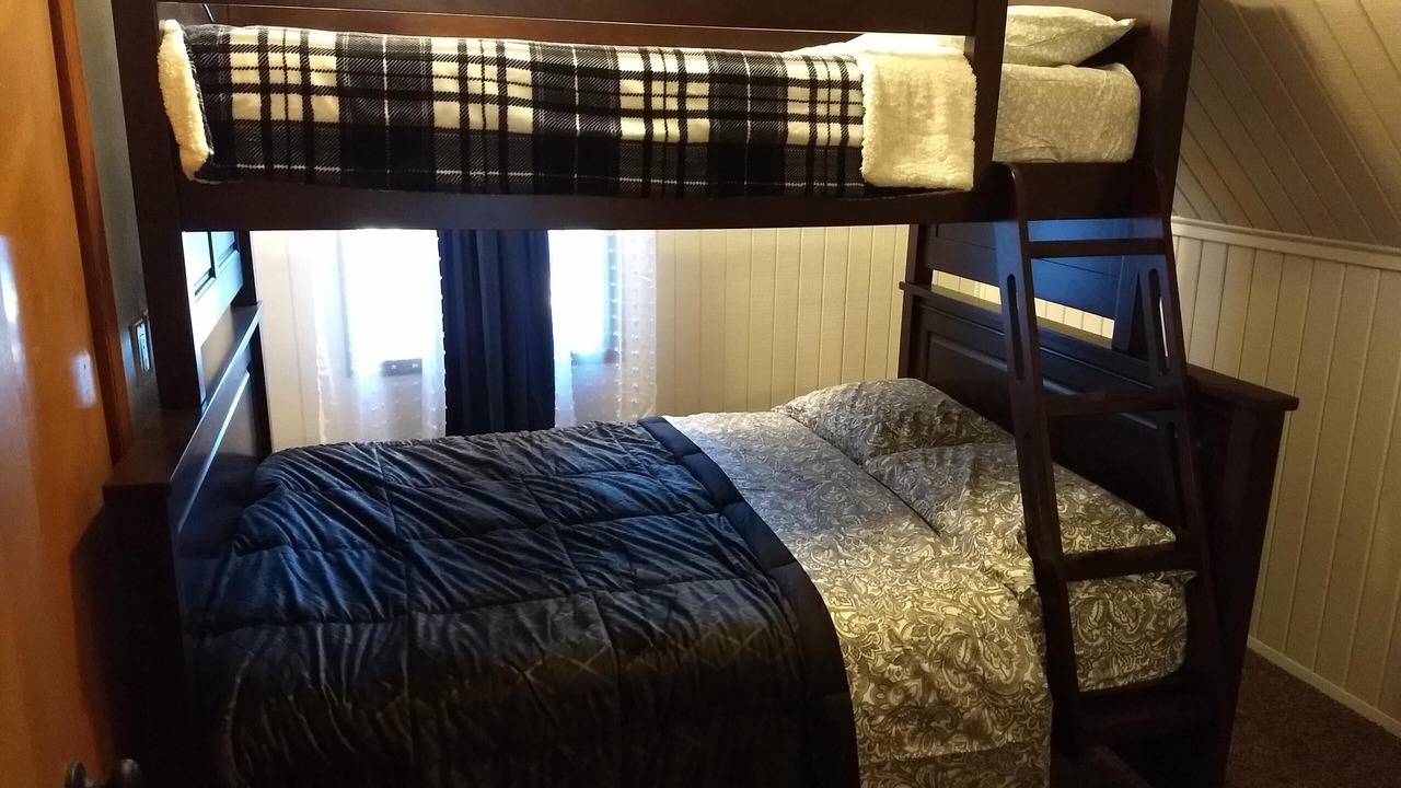 Photo of Bedroom in Twin Peaks