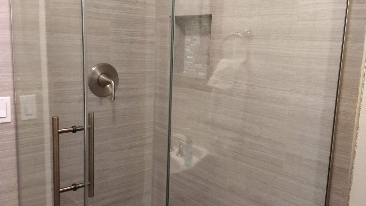 Photo of Bathroom in Twin Peaks