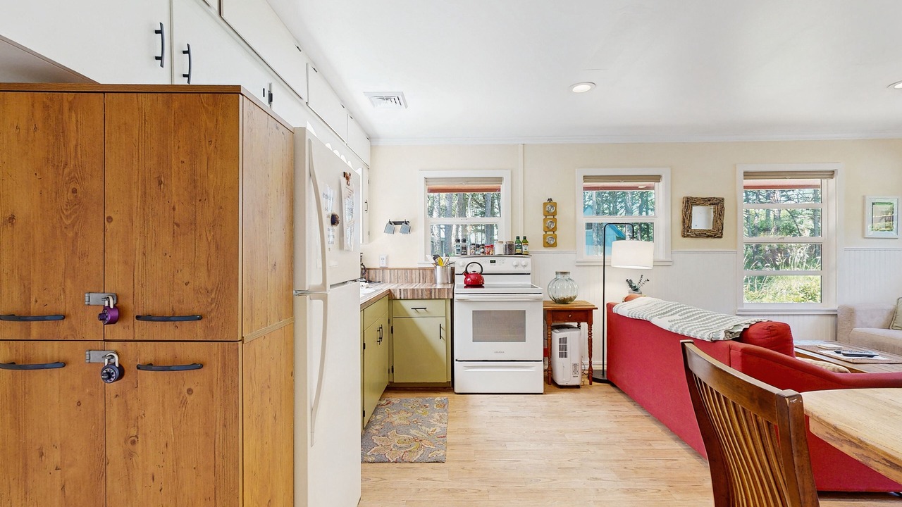 Photo of Kitchen in Tillicum Beach