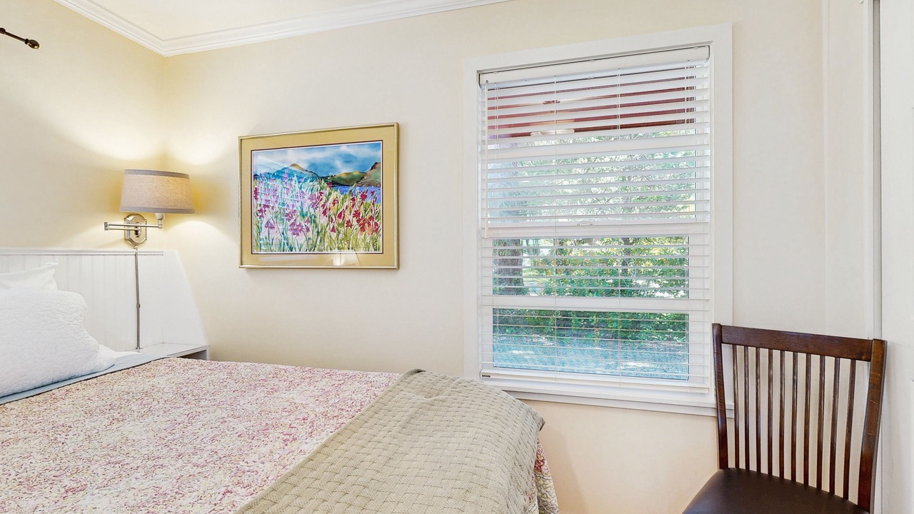Photo of Bedroom in Tillicum Beach