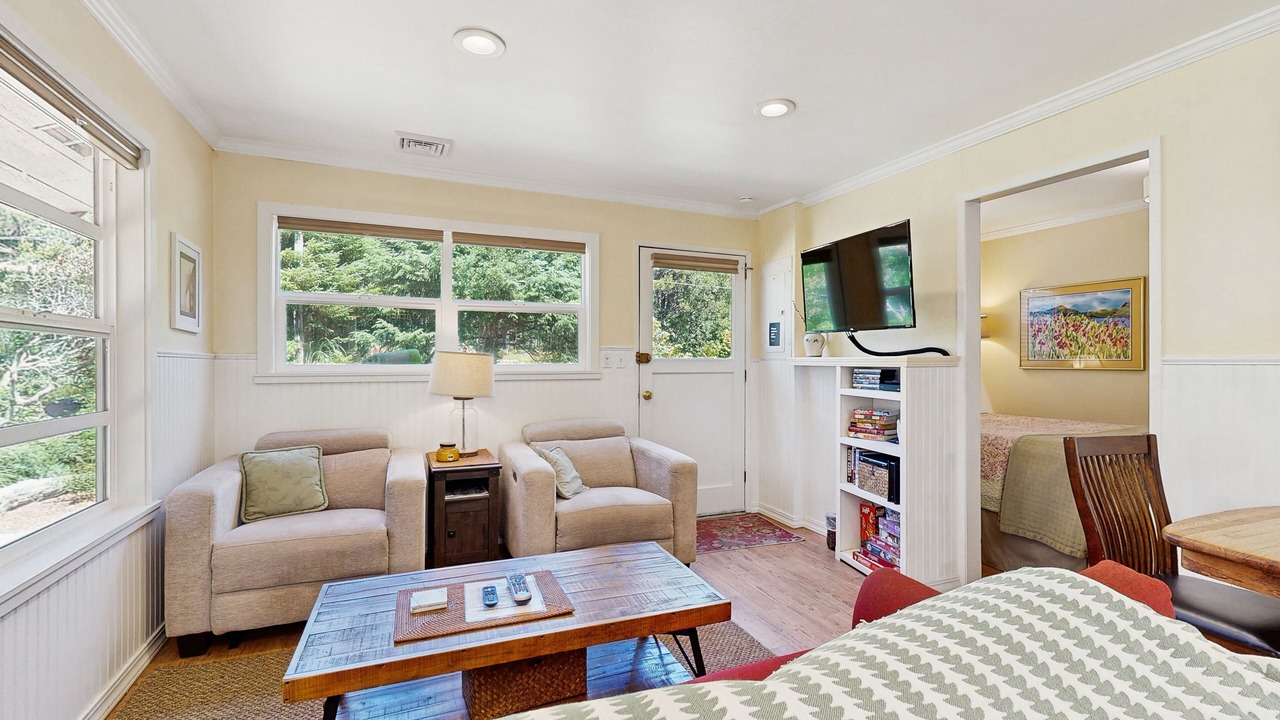 Photo of Bedroom in Tillicum Beach