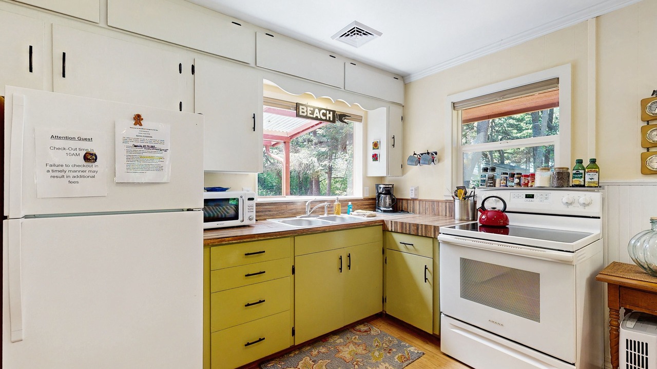 Photo of Kitchen in Tillicum Beach
