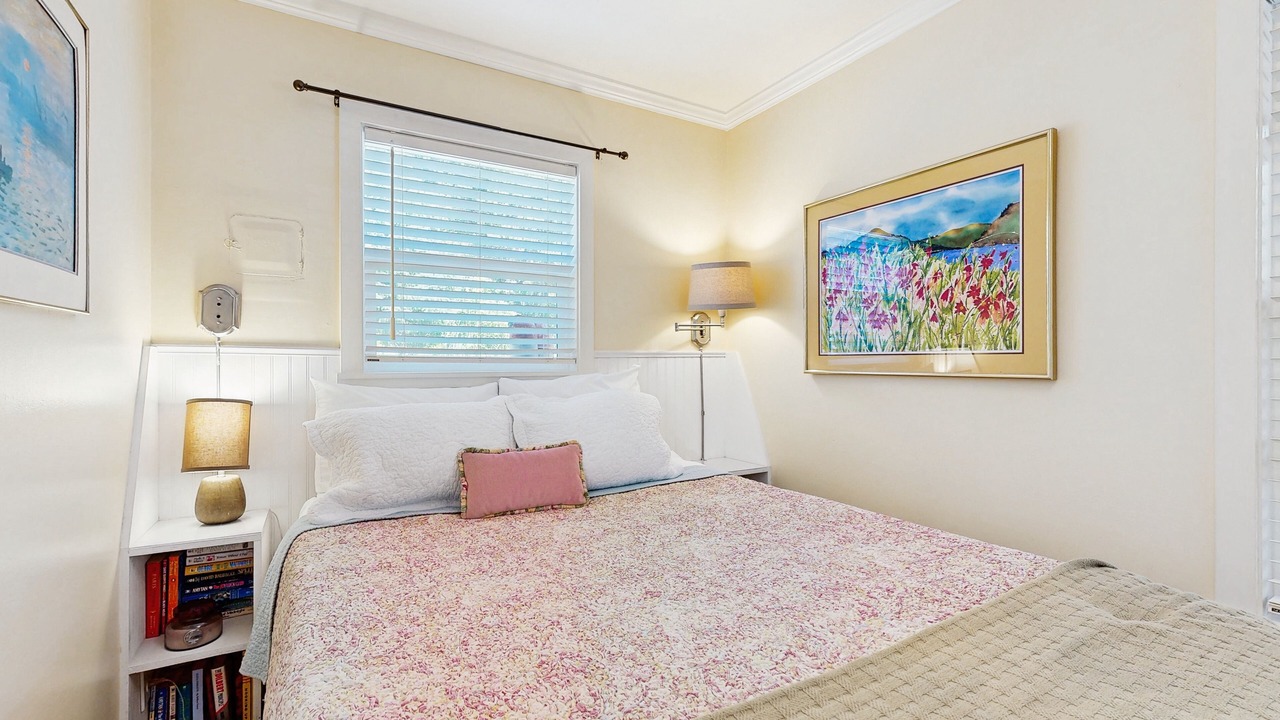 Photo of Bedroom in Tillicum Beach
