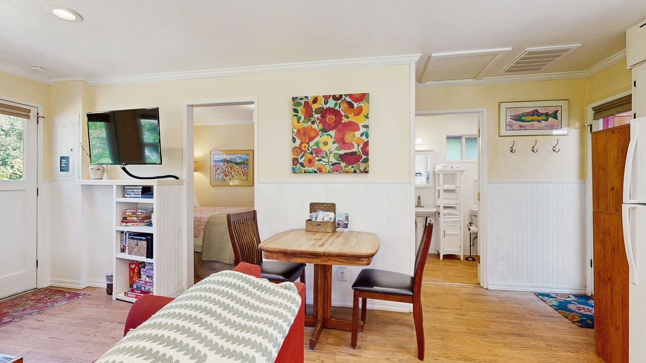 Photo of Bedroom in Tillicum Beach