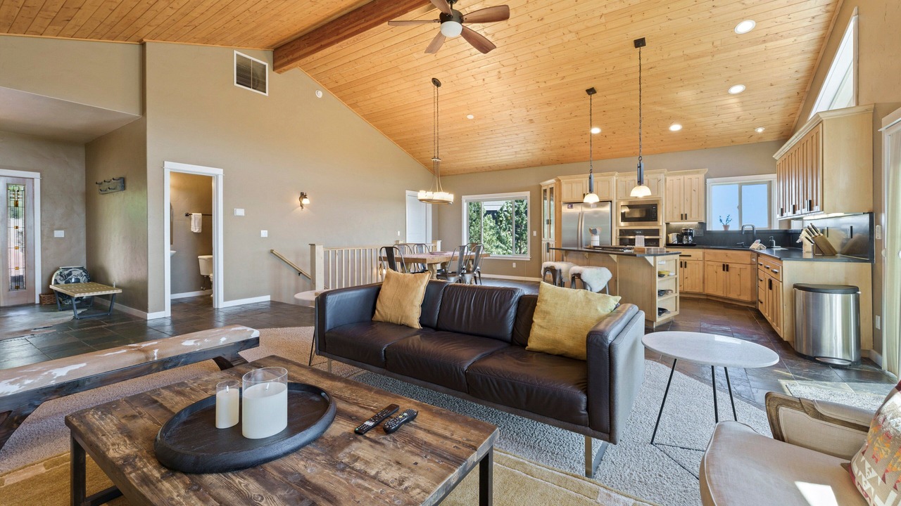 Photo of Livingroom in River West