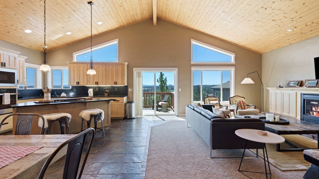 Photo of Livingroom in River West