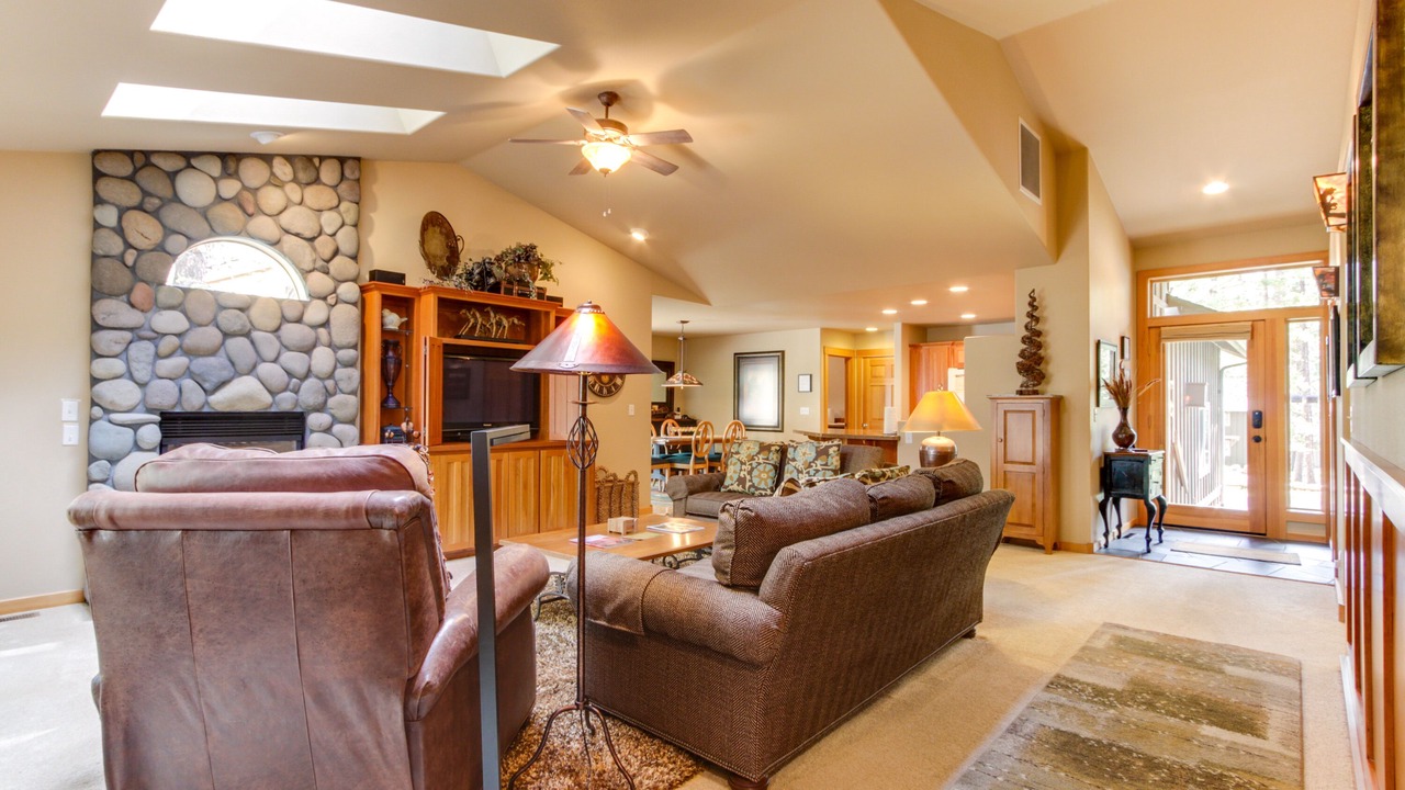 Photo of Livingroom in Sunriver