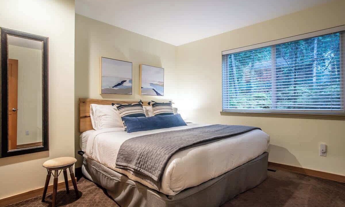 Photo of Bedroom in Glacier