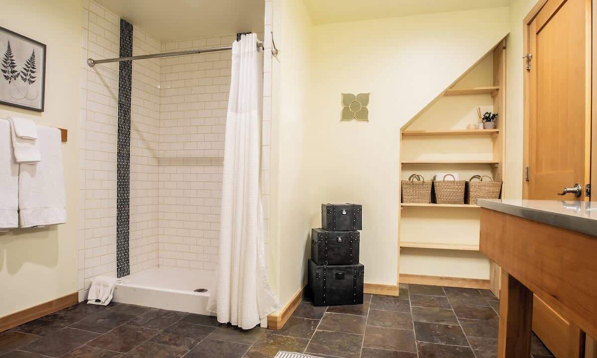Photo of Bathroom in Glacier