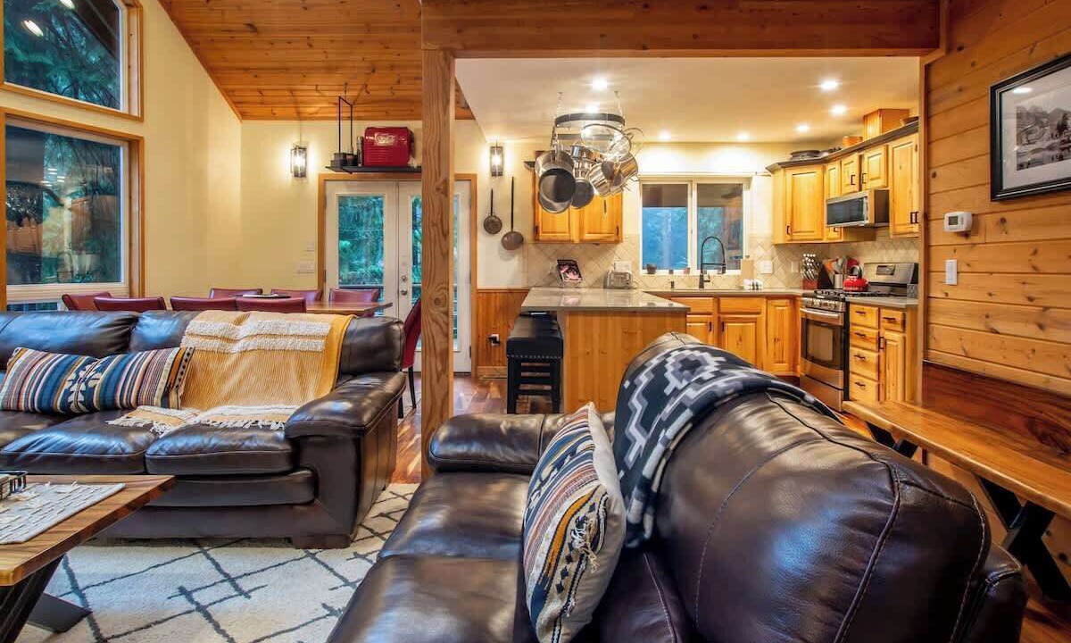 Photo of Livingroom in Glacier
