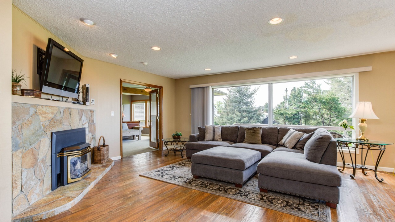 Photo of Livingroom in Roads End