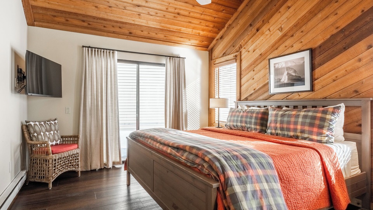 Photo of Bedroom in Mammoth Lakes