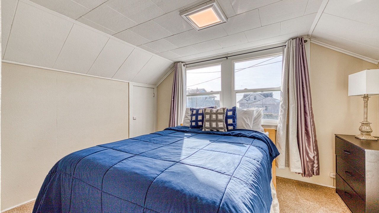 Photo of Bedroom in Rockaway Beach