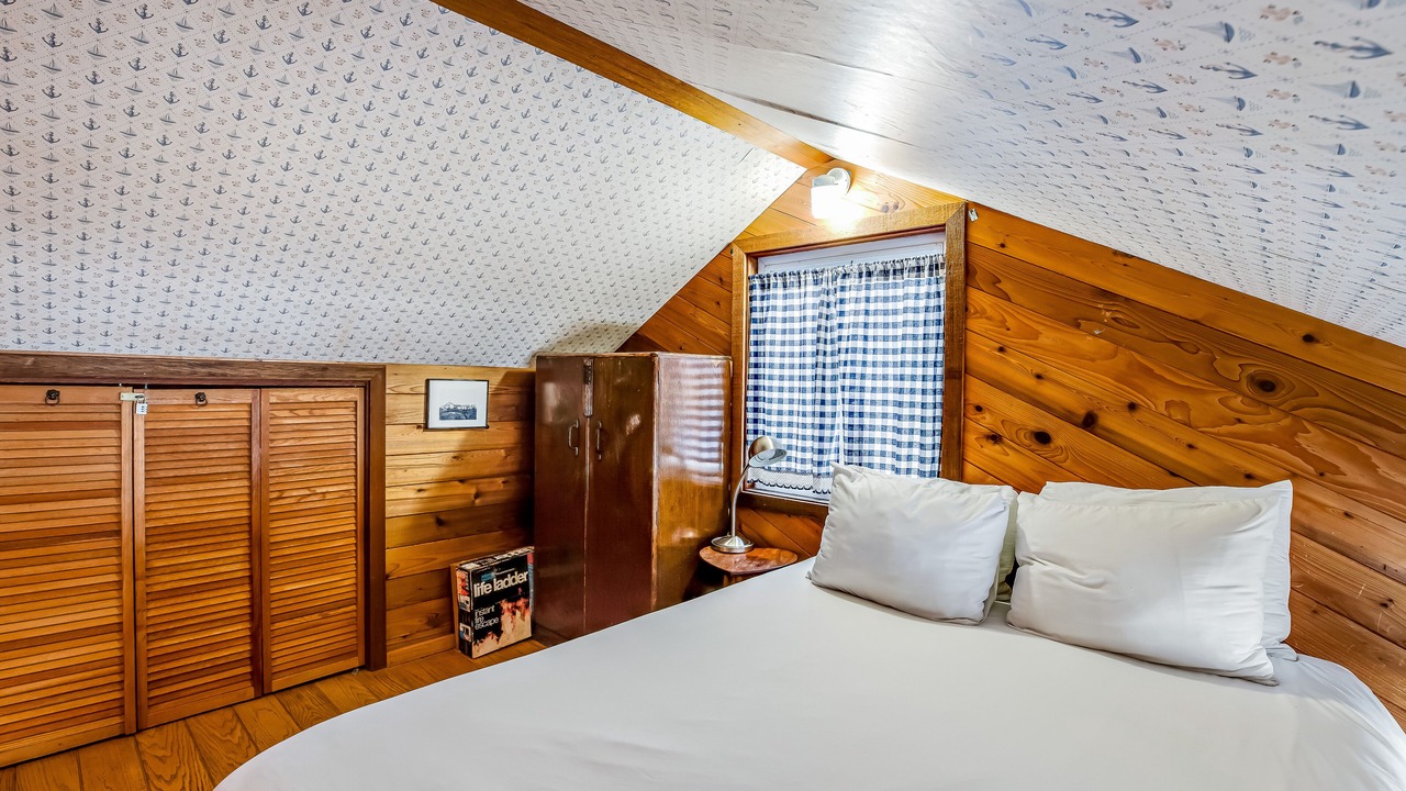 Photo of Bedroom in Oceanside
