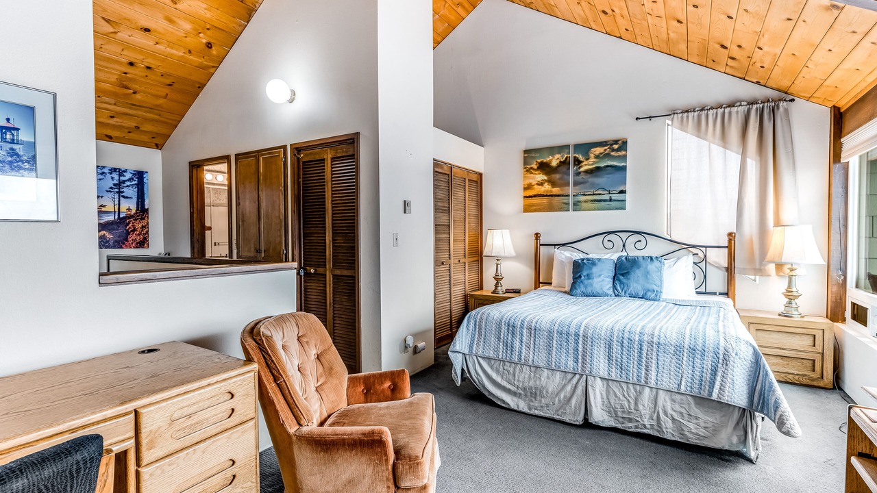 Photo of Bedroom in Historic Bayfront