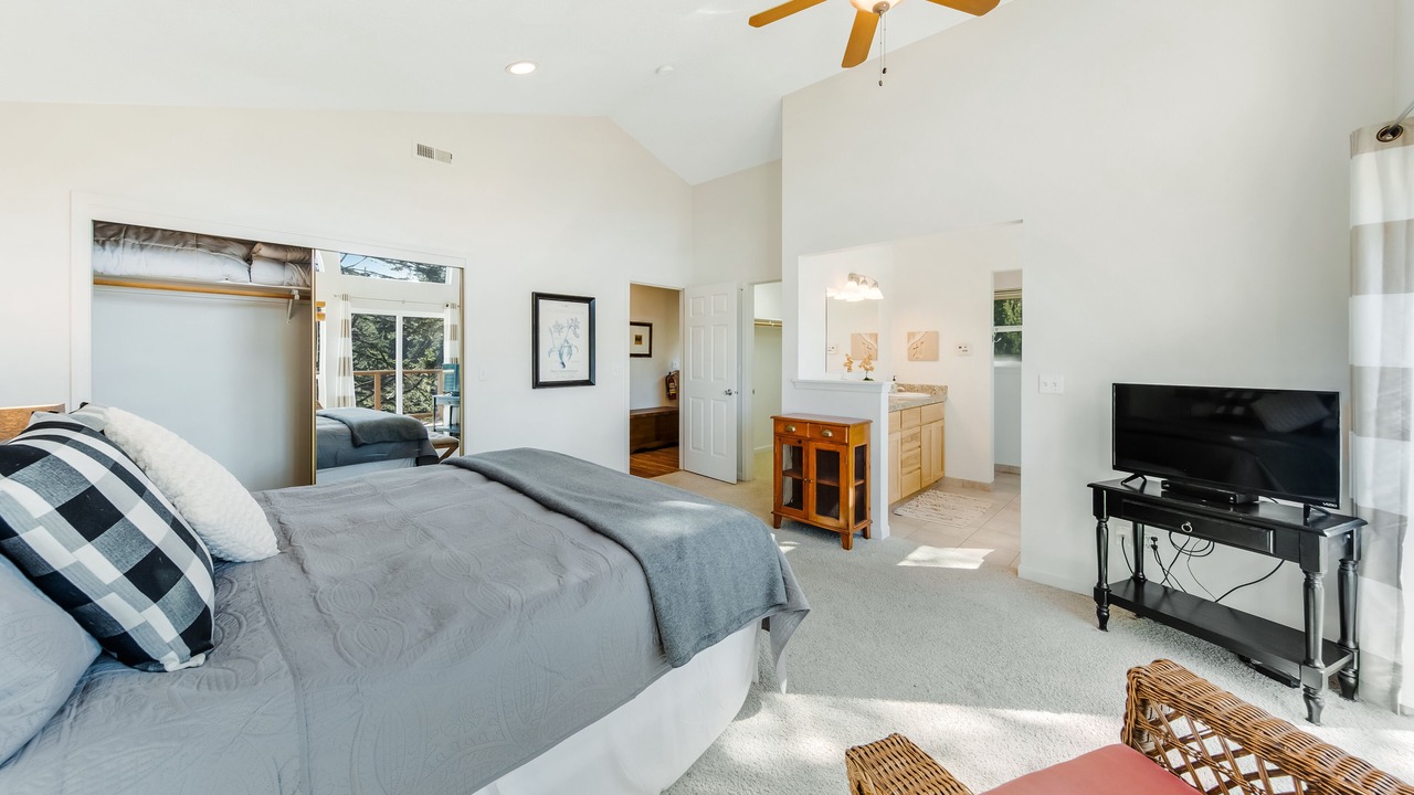 Photo of Bedroom in Agate Beach