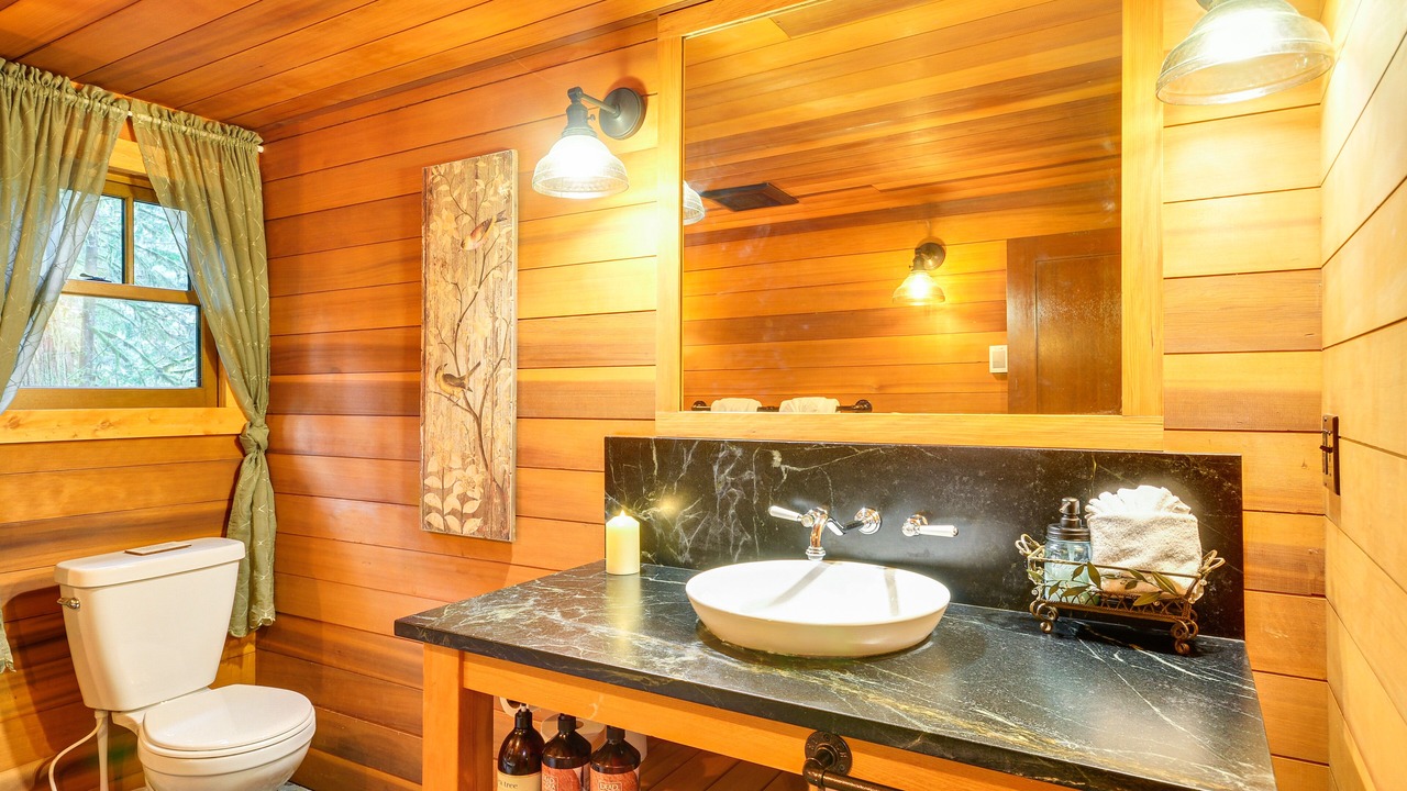 Photo of Bathroom in Rhododendron