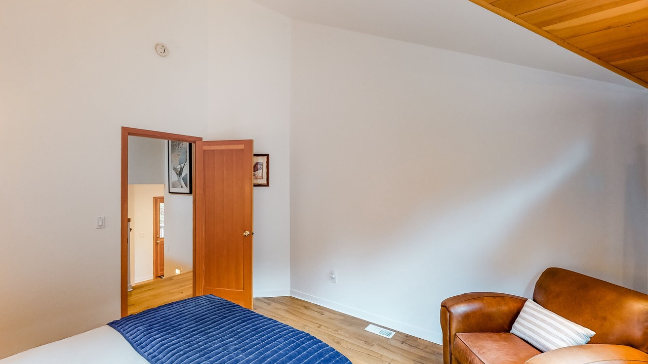 Photo of Bedroom in Cloverdale