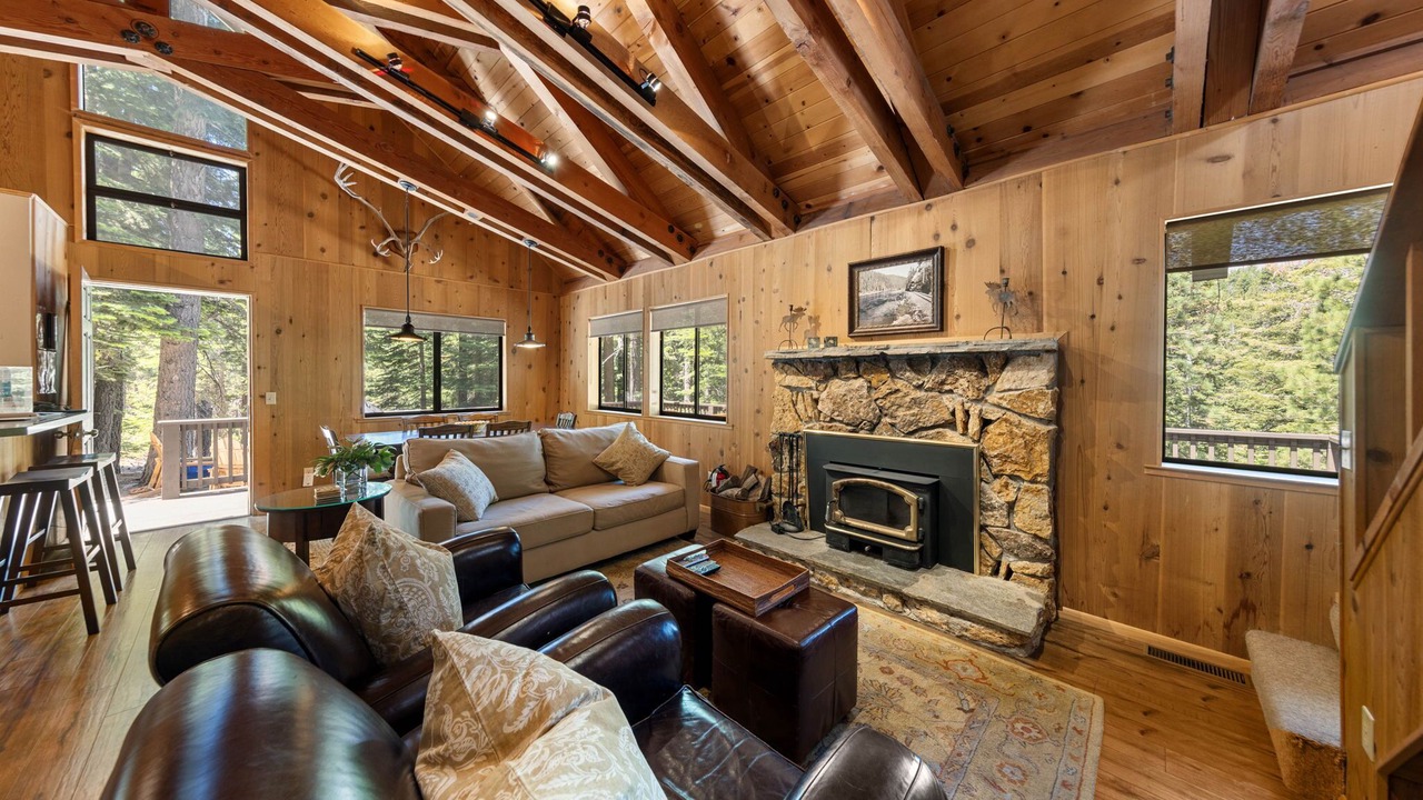Photo of Livingroom in Comstock Acres