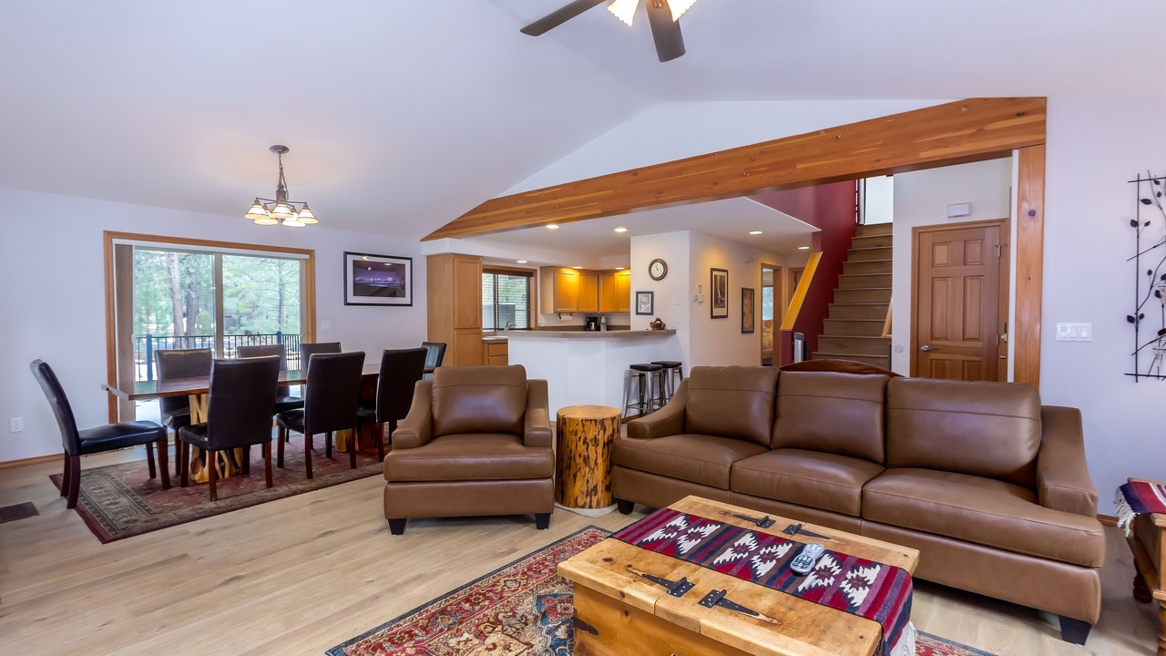 Photo of Livingroom in Sunriver
