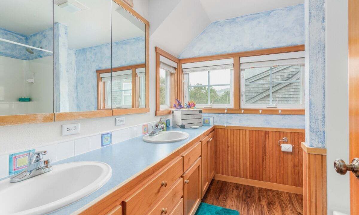 Photo of Bathroom in Shorepine Village
