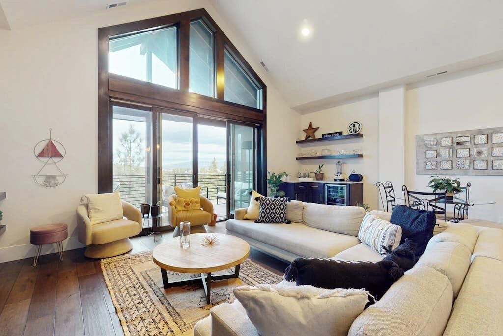 Photo of Livingroom in Southern Crossing