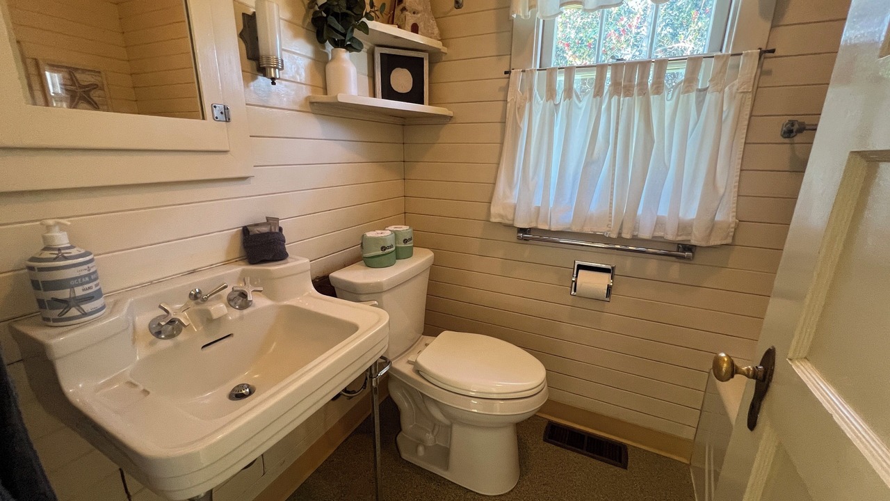 Photo of Bathroom in Seaside