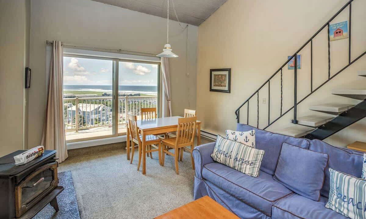 Photo of Livingroom in Gearhart