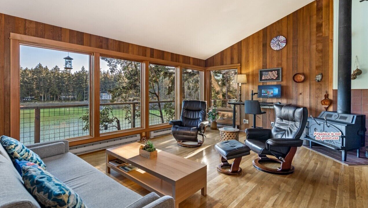 Photo of Livingroom in Roche Harbor