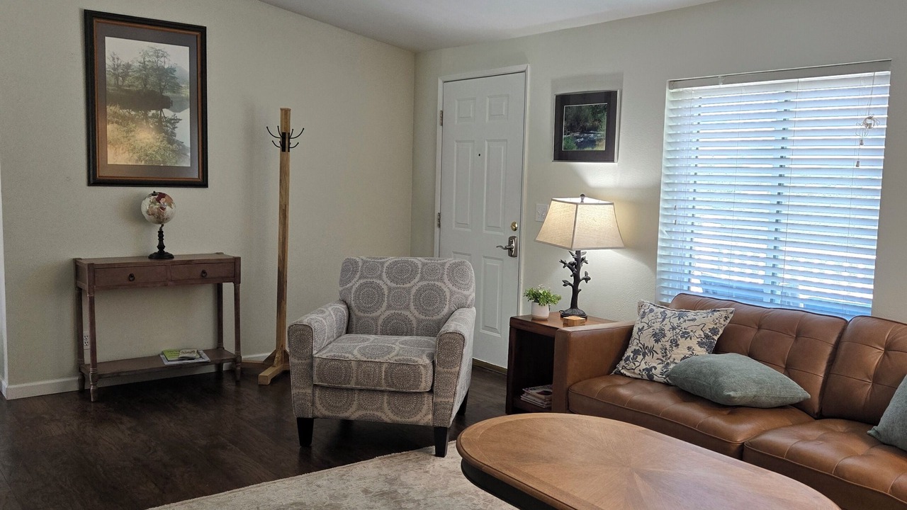 Photo of Livingroom in Ashland