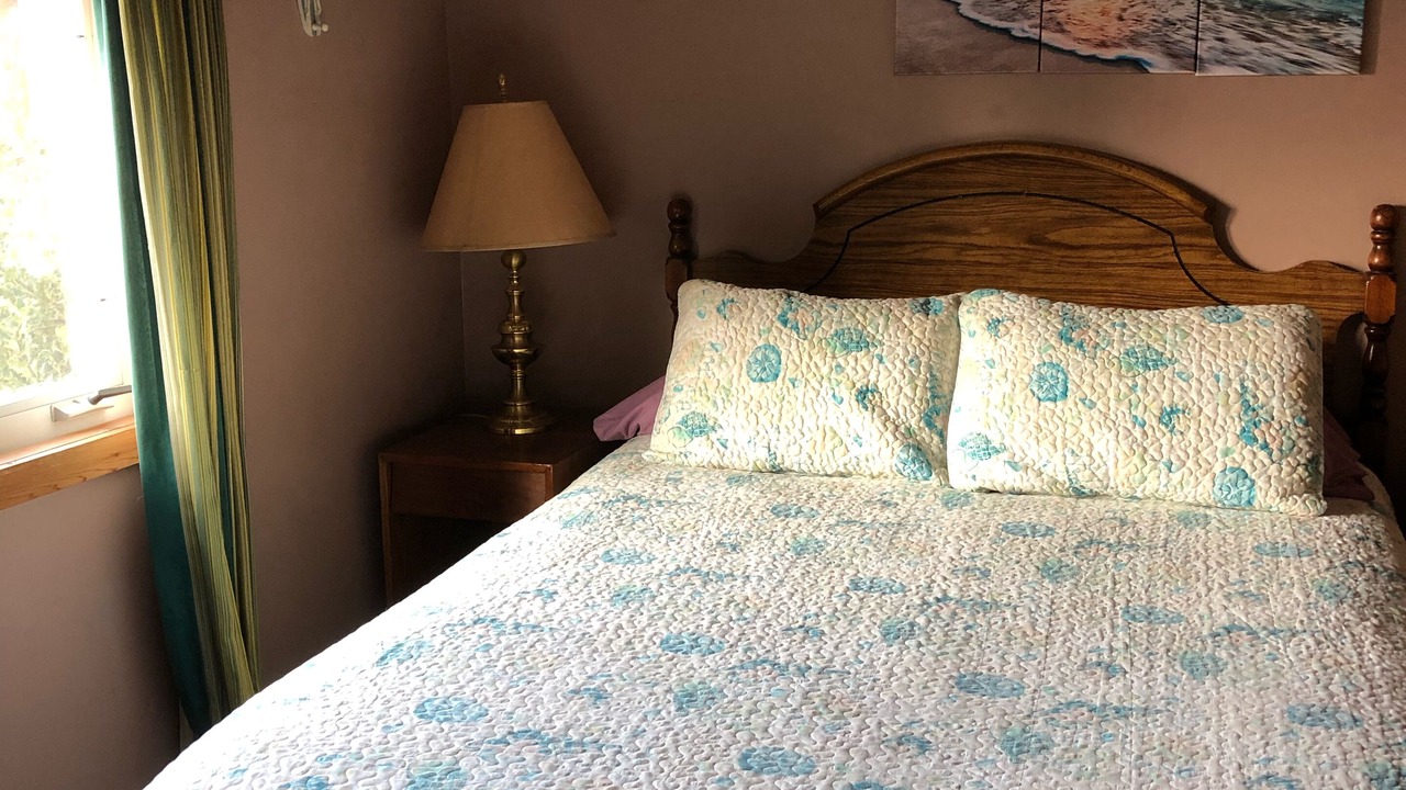 Photo of Bedroom in Coos Bay