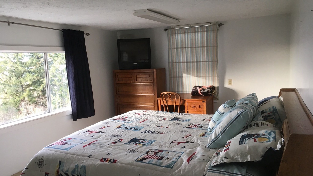 Photo of Bedroom in Coos Bay