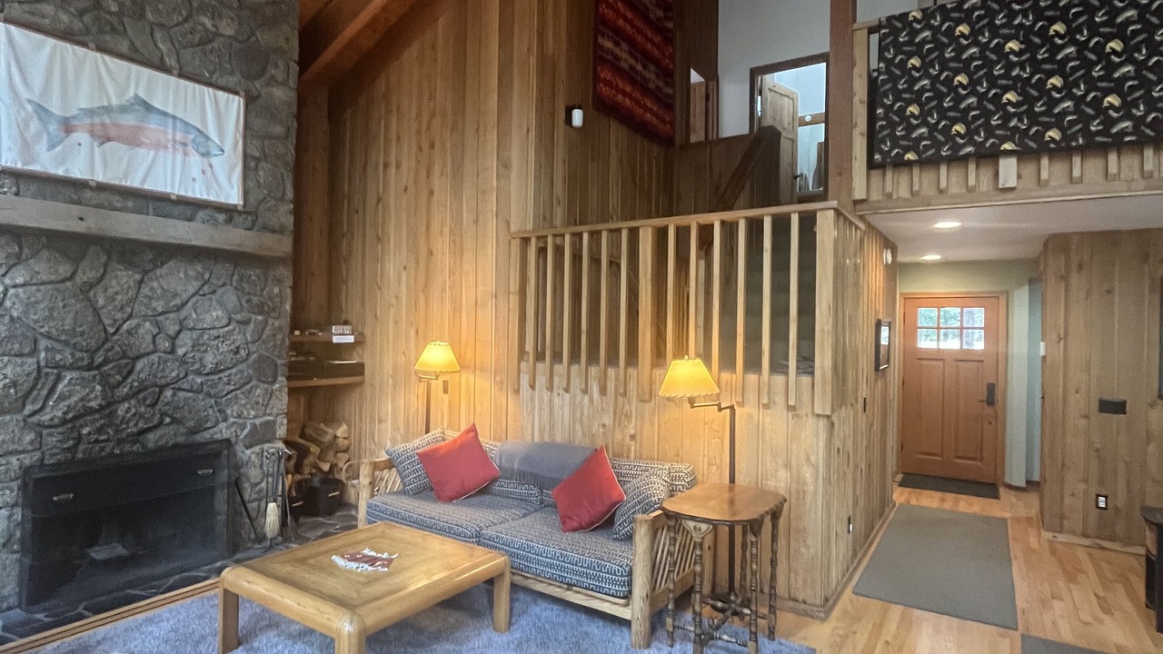 Photo of Livingroom in Black Butte Ranch