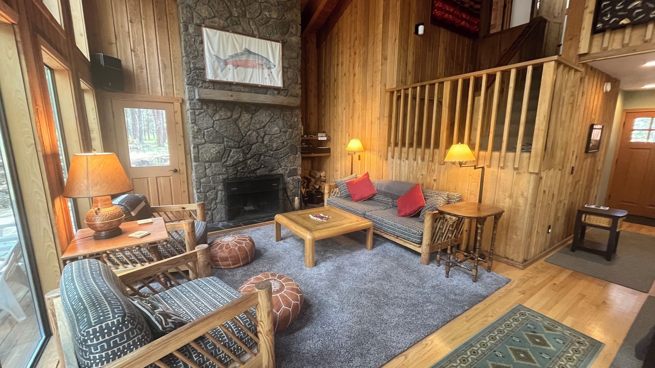 Photo of Livingroom in Black Butte Ranch