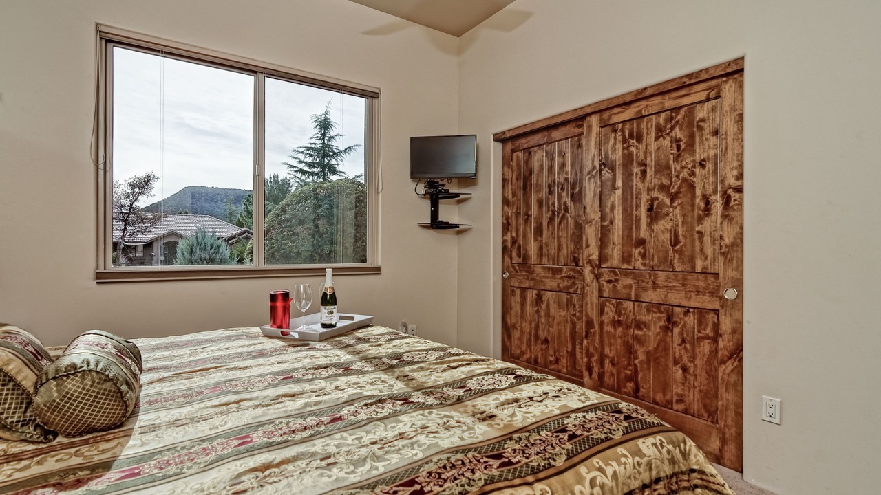 Photo of Bedroom in Oak Creek