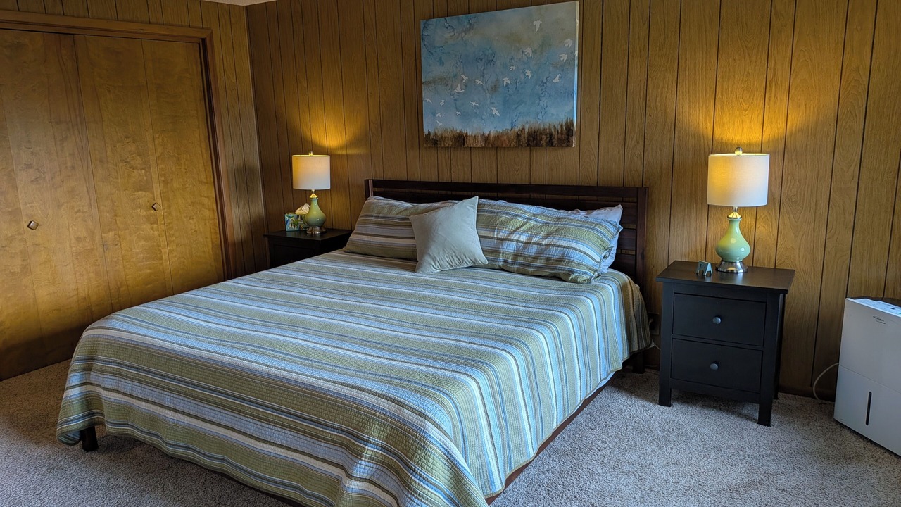 Photo of Bedroom in Gleneden Beach