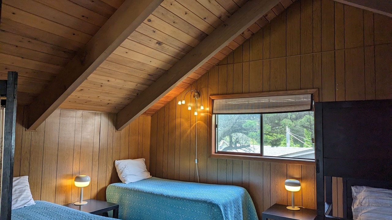 Photo of Bedroom in Gleneden Beach