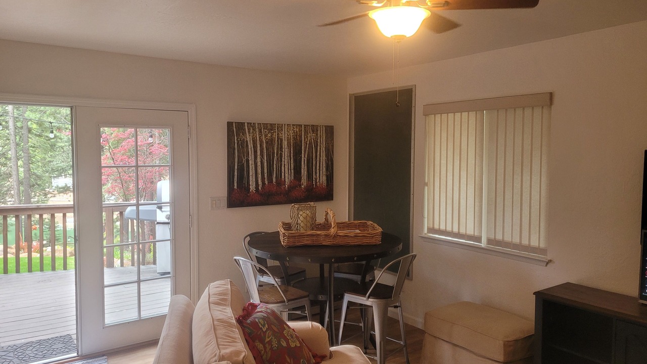 Photo of Livingroom in Peninsula Village