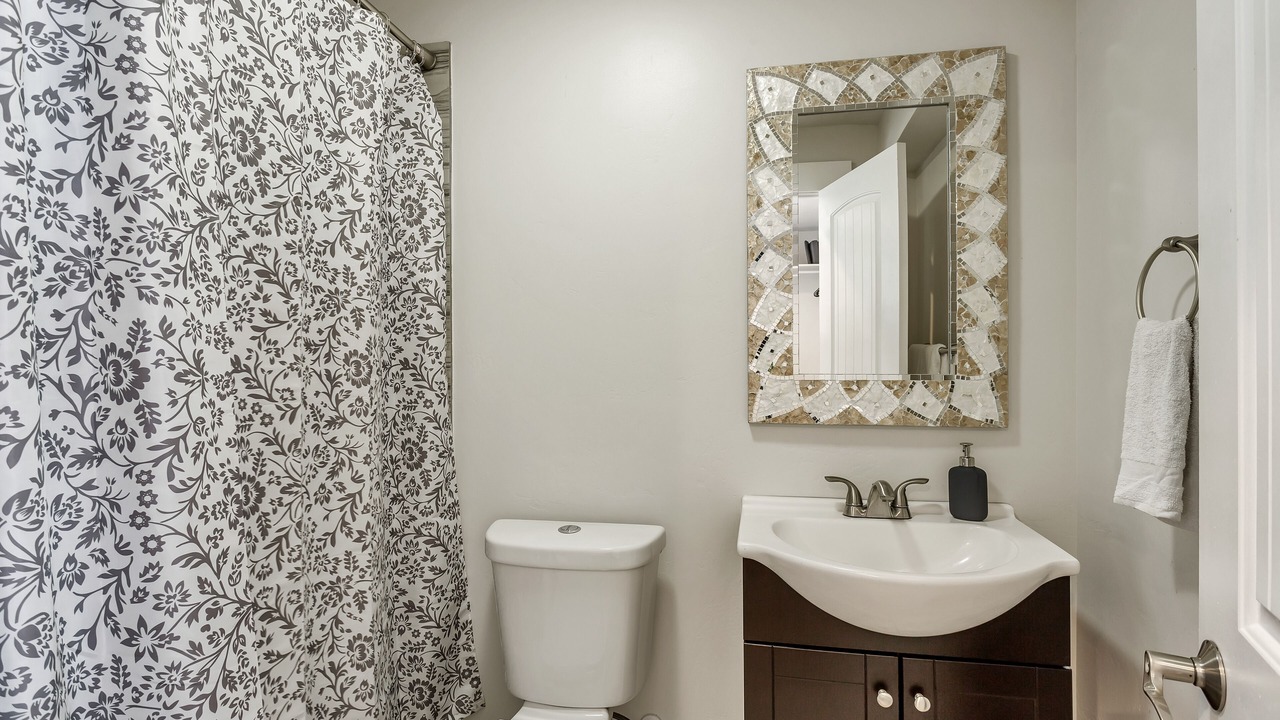 Photo of Bathroom in Lakeview