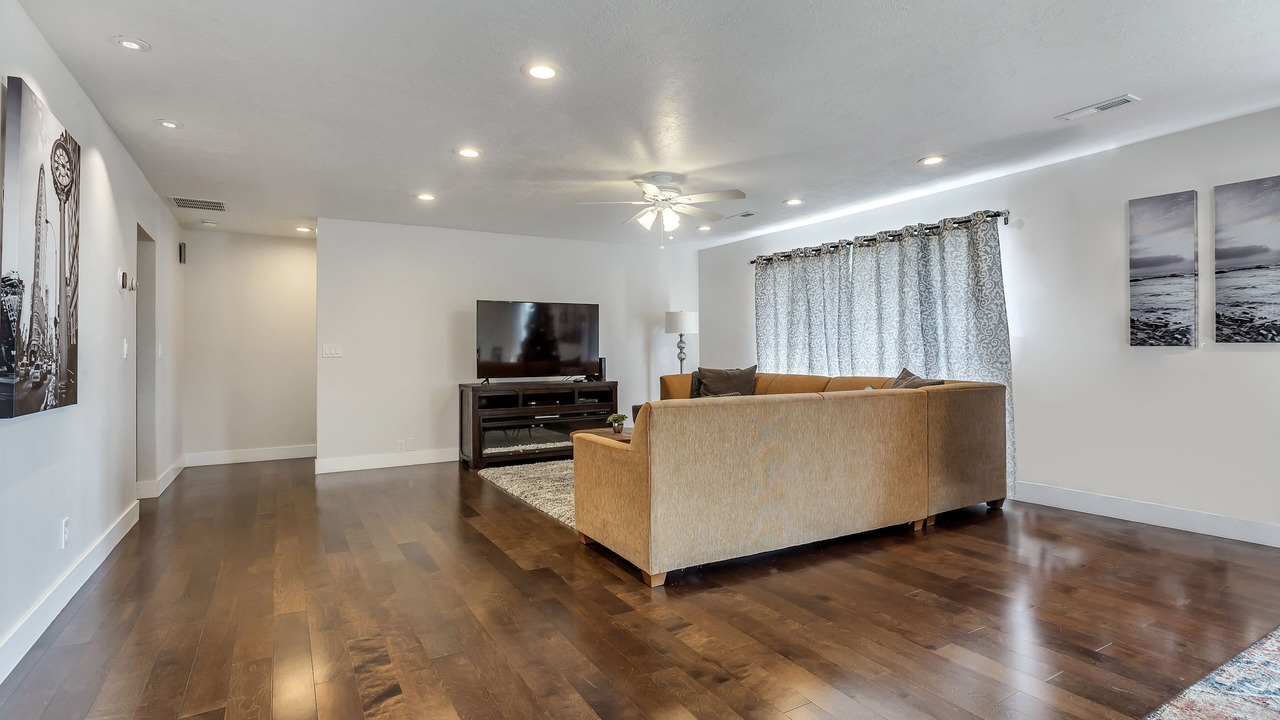 Photo of Livingroom in Lakeview