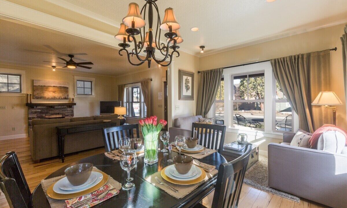 Photo of Livingroom in River West