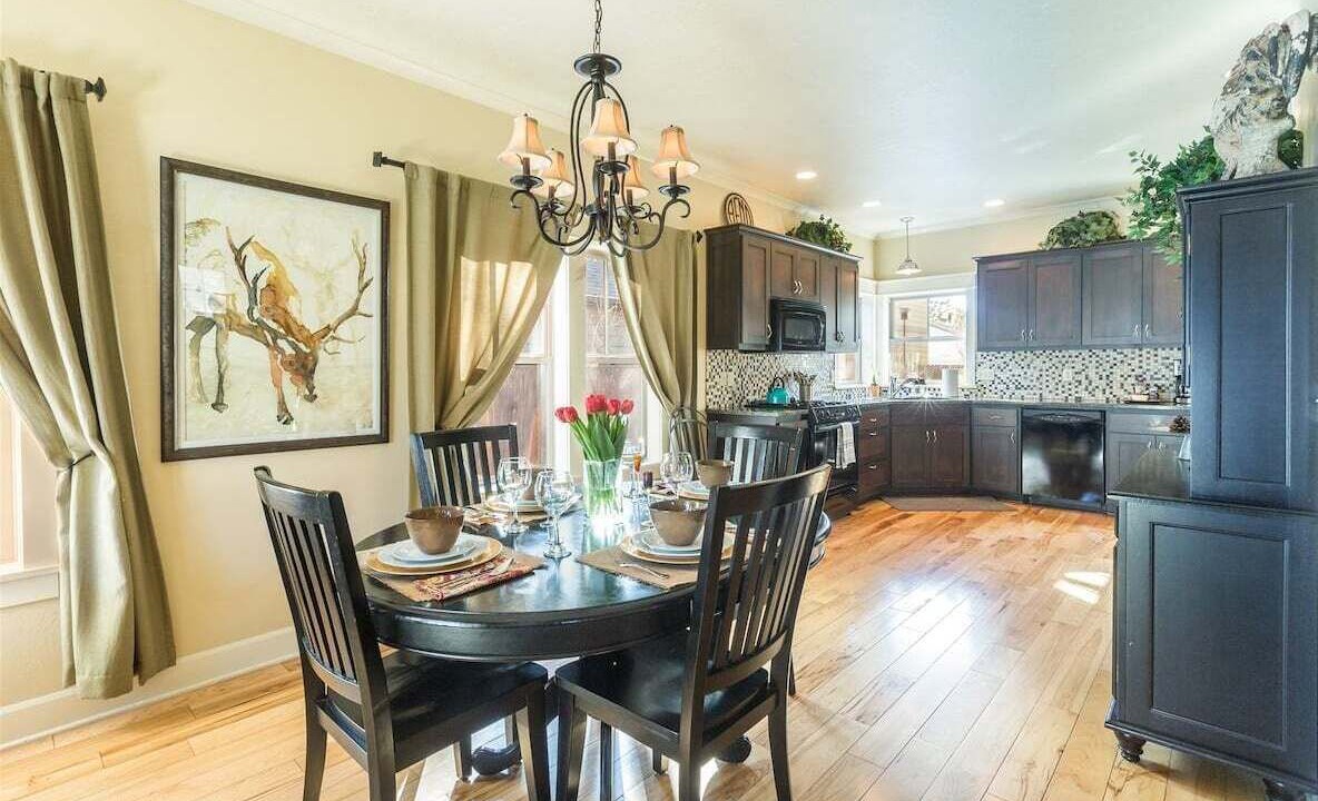 Photo of Livingroom in River West