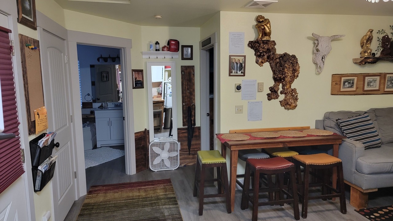 Photo of Livingroom in Cougar